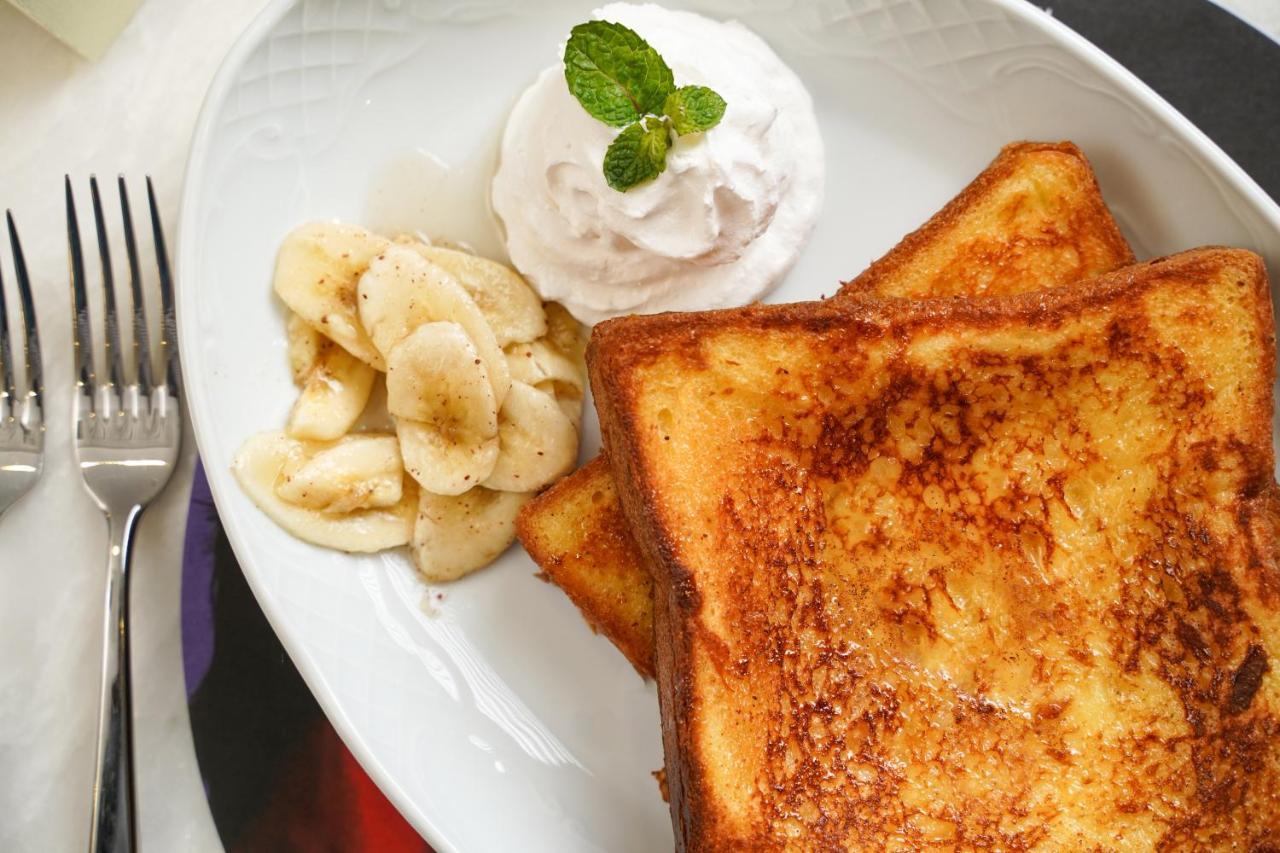 Ambiance Boutique Art Hotel Lahore Eksteriør billede French toast with bananas