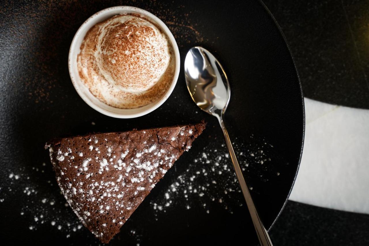 Ambiance Boutique Art Hotel Lahore Eksteriør billede A chocolate cake with a cup of coffee