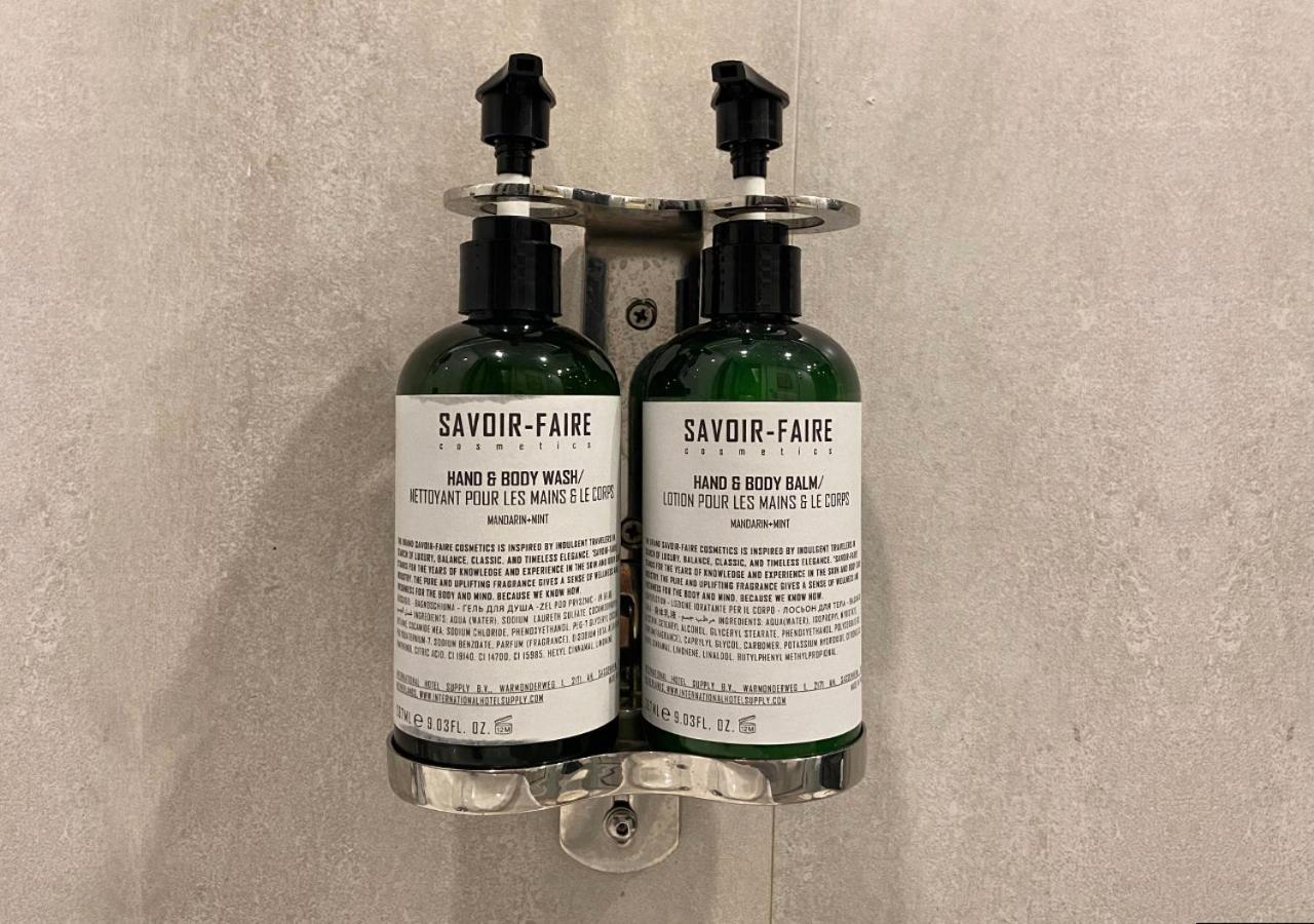 Ambiance Boutique Art Hotel Lahore Værelse billede Savoir-Faire products